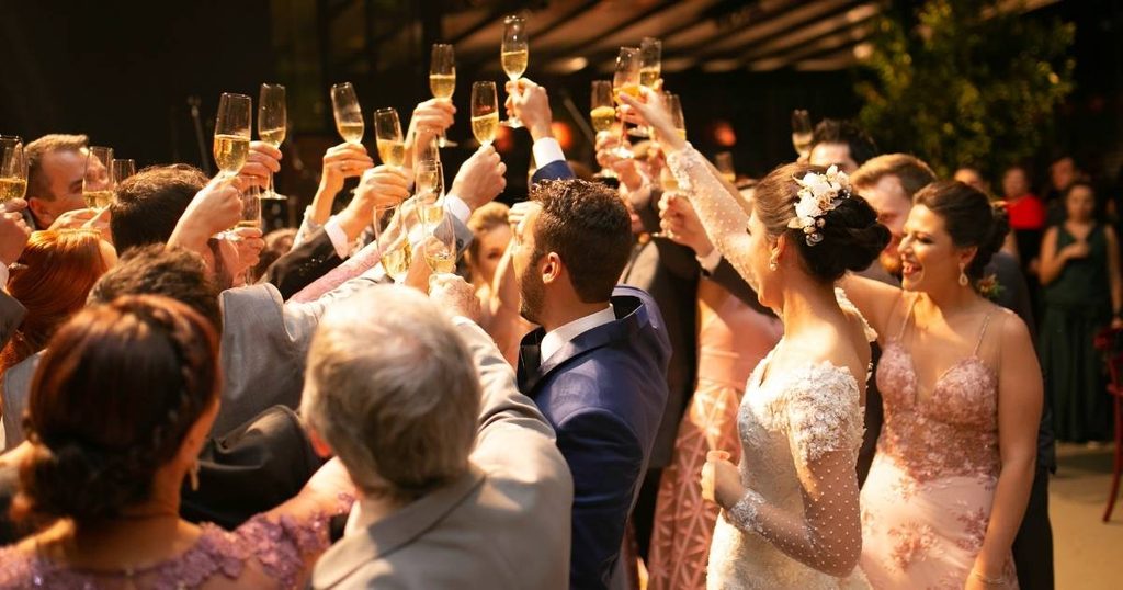 What should men wear to a cocktail attire wedding